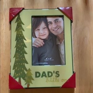 Christmas picture frame saying dad’s little one